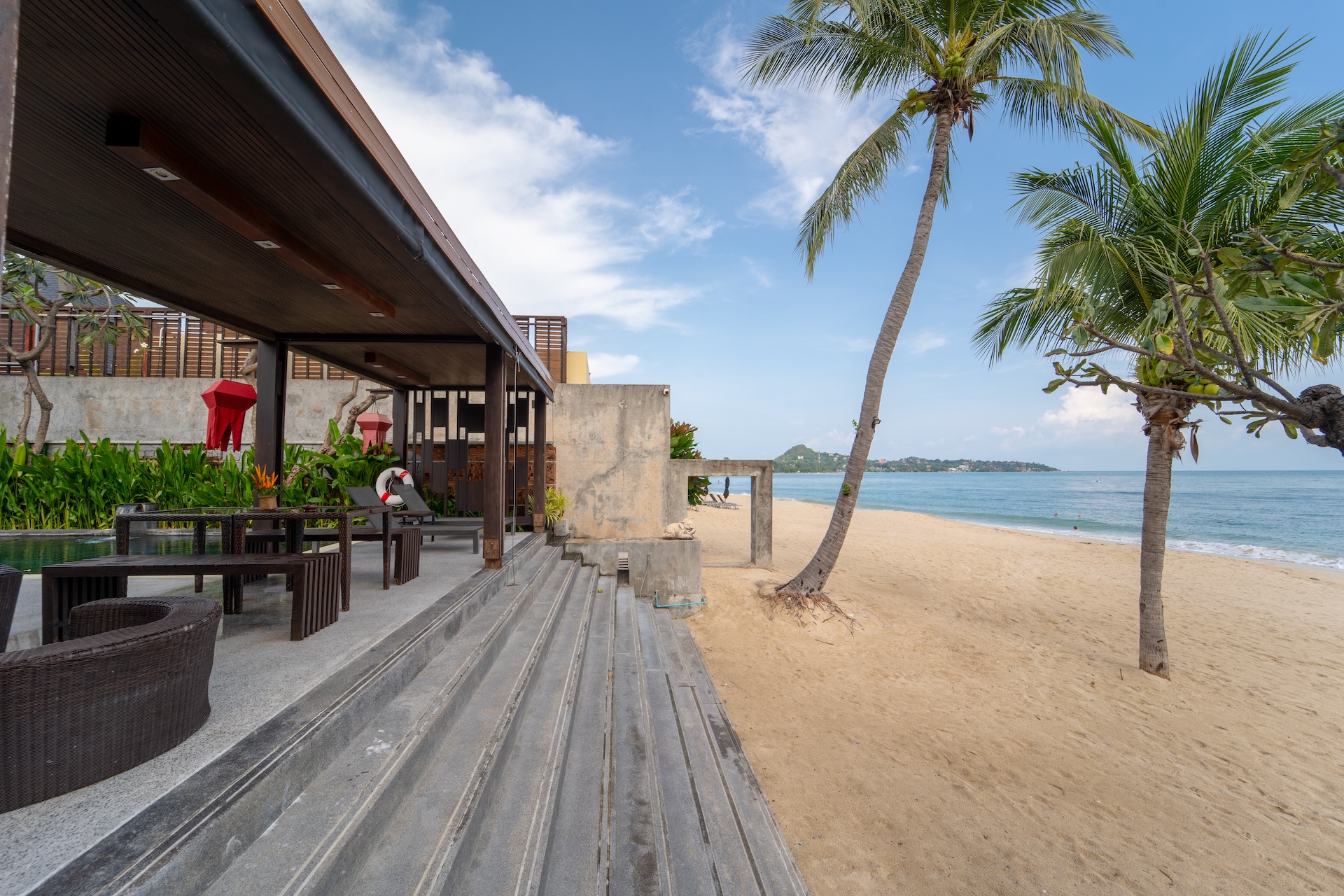 Three Bedroom Beachfront Pool Residence 10