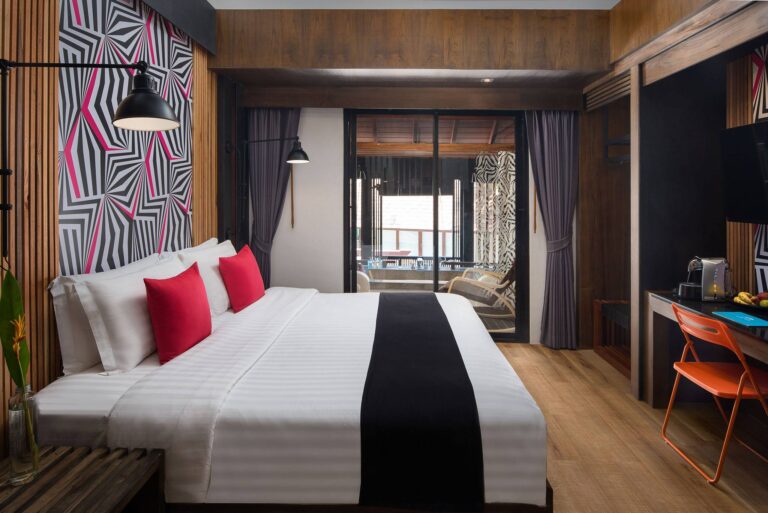 Deluxe Balcony Suite 3